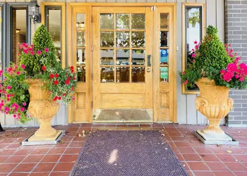 Coachman Inn & Suites hotel thumbnail 2