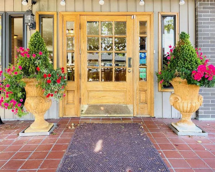 Coachman Inn & Suites hotel detail image 2