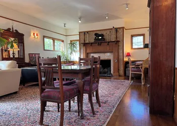Cecil Bacon Manor hotel thumbnail 2