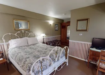Cecil Bacon Manor hotel thumbnail 6