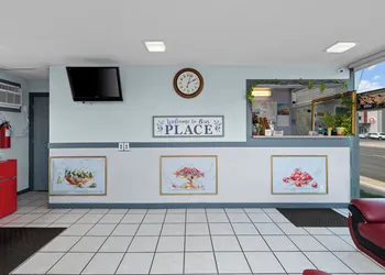Holiday Lodge hotel thumbnail 3