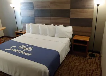 Days Inn by Wyndham West-Eau Claire hotel thumbnail 5