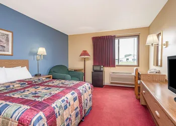 Days Inn by Wyndham West-Eau Claire hotel thumbnail 6