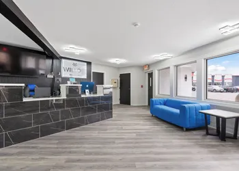 Willow Inn Suites hotel thumbnail 2