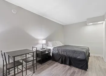 Willow Inn Suites hotel thumbnail 7