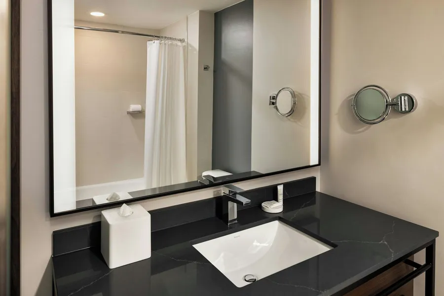Oshkosh Marriott Waterfront Hotel & Convention Center hotel detail image 2