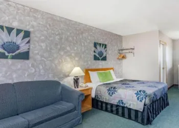 Almada Inn hotel thumbnail 3