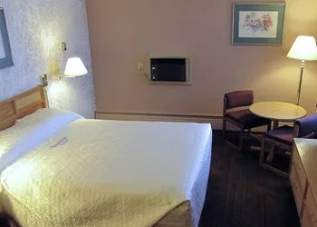 Bluebird Hotel hotel thumbnail 7