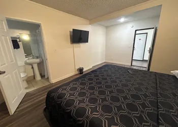 Budget Inn Hollywood hotel thumbnail 2