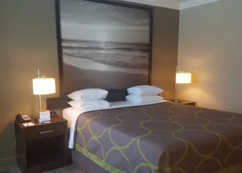 Super 8 by Wyndham Los Angeles-Culver City Area hotel thumbnail 2