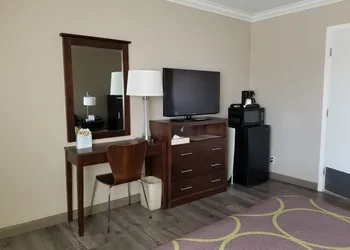 Super 8 by Wyndham Los Angeles-Culver City Area hotel thumbnail 4