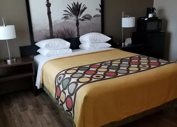 Super 8 by Wyndham Los Angeles-Culver City Area hotel thumbnail 5