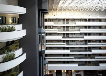 Embassy Suites by Hilton Los Angeles International Airport North hotel thumbnail 2