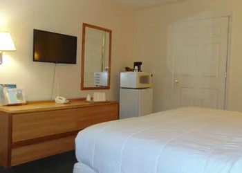 Oceanside Lodge hotel thumbnail 6