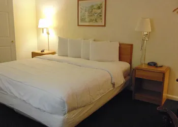 Oceanside Lodge hotel thumbnail 7