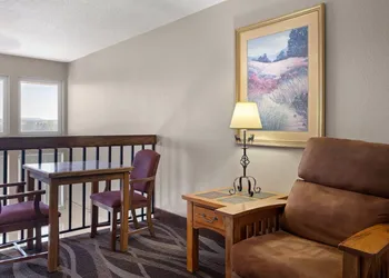 Super 8 by Wyndham Lewistown hotel thumbnail 3