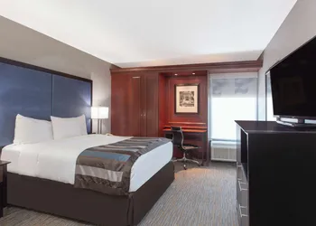 Wingate by Wyndham Charleston Coliseum hotel thumbnail 6