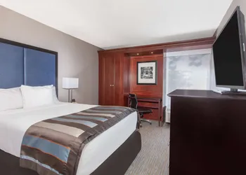 Wingate by Wyndham Charleston Coliseum hotel thumbnail 7