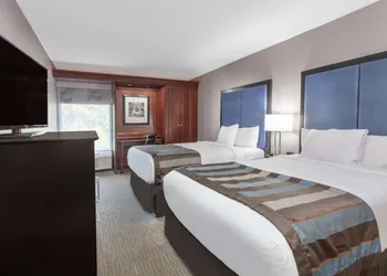 Wingate by Wyndham Charleston Coliseum hotel thumbnail 8