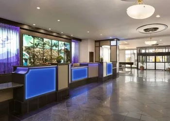 Travelodge by Wyndham Hotel & Convention Centre Quebec City hotel thumbnail 2