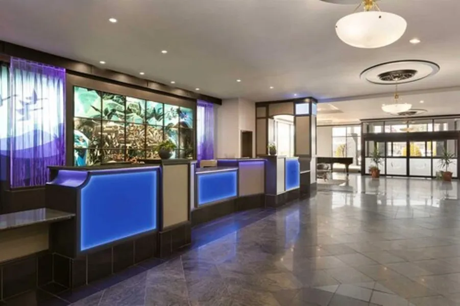 Travelodge by Wyndham Hotel & Convention Centre Quebec City hotel detail image 2