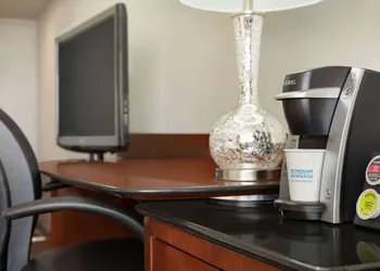 Travelodge by Wyndham Hotel & Convention Centre Quebec City hotel thumbnail 6