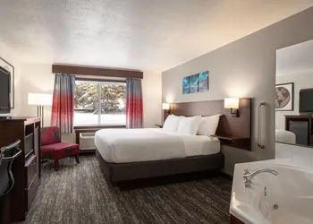 Ramada by Wyndham Richland Center hotel thumbnail 6