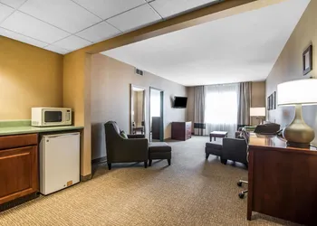 Quality Inn & Suites Towanda hotel thumbnail 3