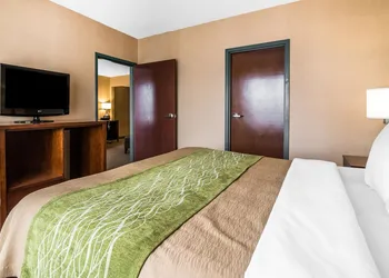 Quality Inn & Suites Towanda hotel thumbnail 5