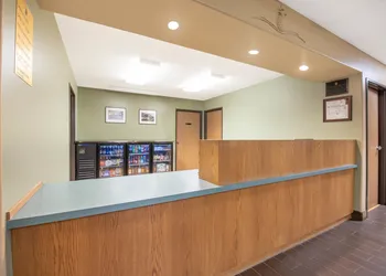 Four Seasons Inn hotel thumbnail 2