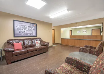 Four Seasons Inn hotel thumbnail 3