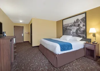 Four Seasons Inn hotel thumbnail 5