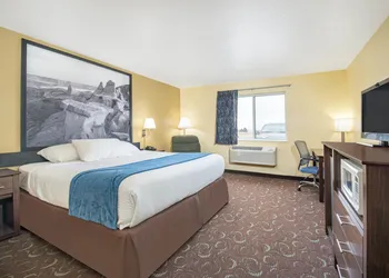 Four Seasons Inn hotel thumbnail 6