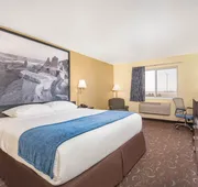 Four Seasons Inn hotel detail image 7