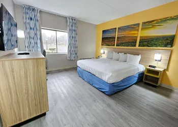 Days Inn by Wyndham Berlin Meriden hotel thumbnail 8