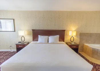 Days Inn by Wyndham Shenandoah hotel thumbnail 6