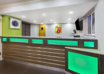 Super 8 by Wyndham Fortuna hotel thumbnail 2