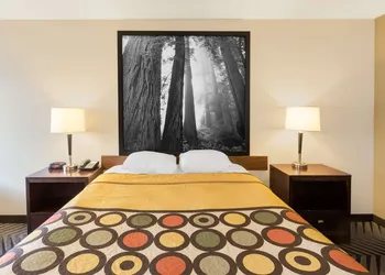 Super 8 by Wyndham Fortuna hotel thumbnail 6
