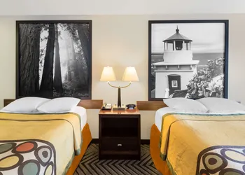 Super 8 by Wyndham Fortuna hotel thumbnail 7