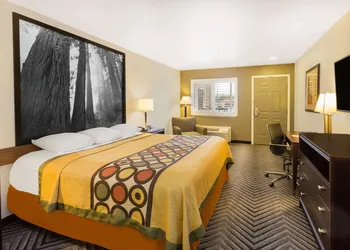 Super 8 by Wyndham Fortuna hotel thumbnail 8