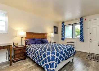 Belfair Motel hotel thumbnail 6