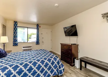 Belfair Motel hotel thumbnail 7