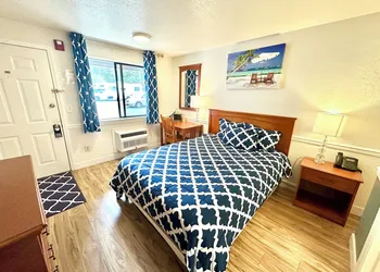 Belfair Motel hotel thumbnail 8
