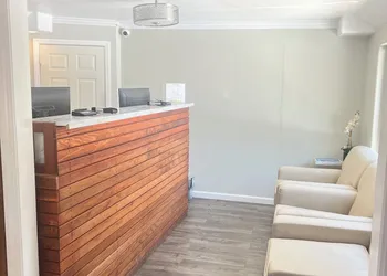 Cedar Inn & Suites hotel thumbnail 2