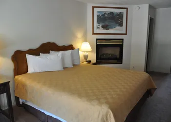 Cedar Inn & Suites hotel thumbnail 4