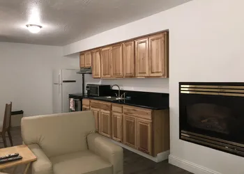 Cedar Inn & Suites hotel thumbnail 8