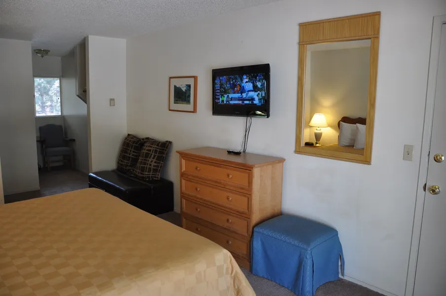 Cedar Inn & Suites hotel detail image 6