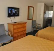 Cedar Inn & Suites hotel detail image 7