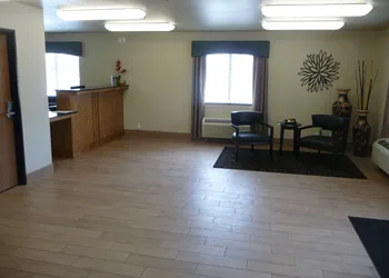 Travelodge by Wyndham Livonia hotel thumbnail 2