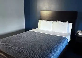 Budget Host Inn Manistique hotel thumbnail 4